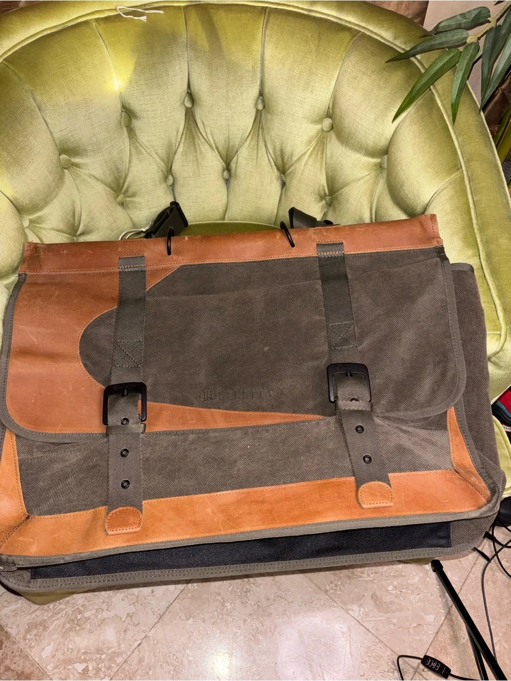 Beretta XLarge Travel Shoulder Bag Tan Velveteen & Leather Trim 25”X18”X10”